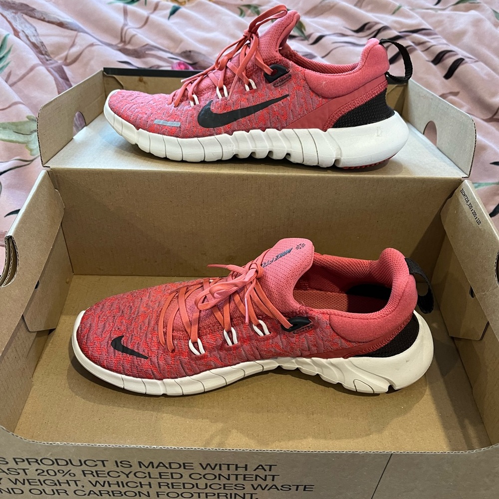 Nike FREE RUN 5.0 Mens Size 6/Womens size 7.5 Women 'ADOBE LIGHT CRIMSON.